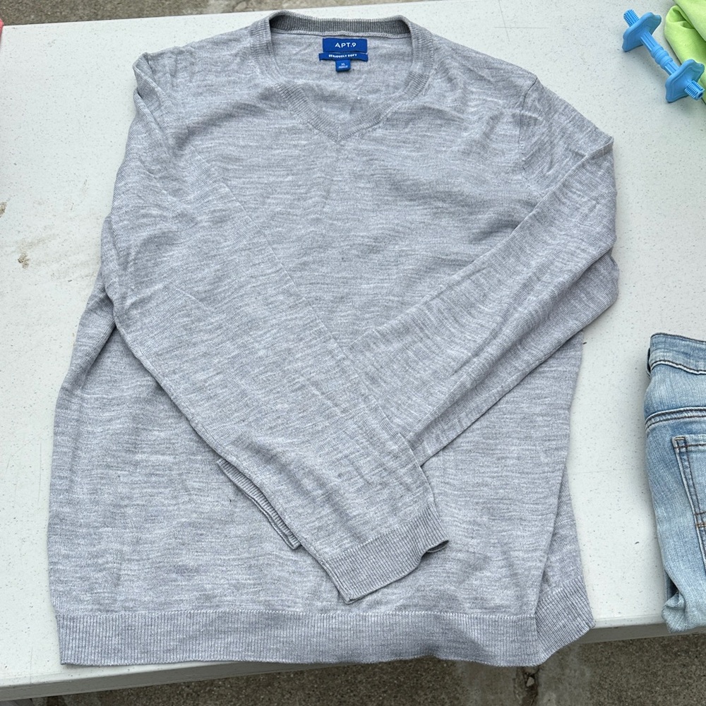 Apt. 9 Light Gray V-Neck Sweater